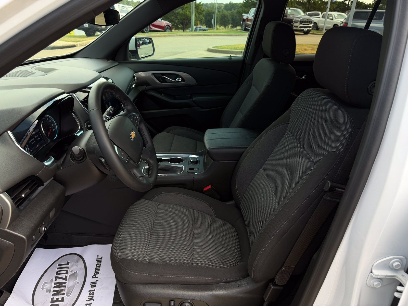 Used 2023 Chevrolet Traverse LT FWD image 10