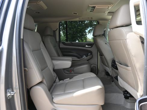 Used 2019 Chevrolet Suburban LT RWD image 24