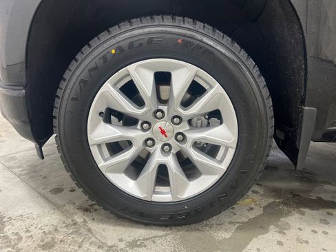 Used 2020 Chevrolet Silverado 1500 Custom w/ Custom Value Package image 16