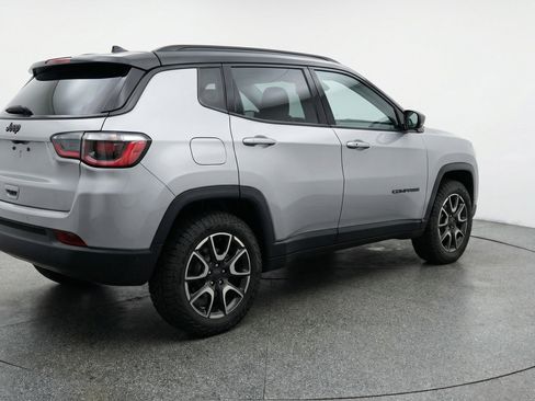 Used 2025 Jeep Compass Trailhawk AWD/4WD image 9
