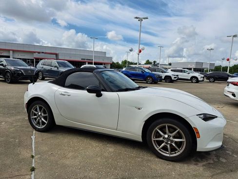 Used 2016 MAZDA MX-5 Miata Sport RWD image 3