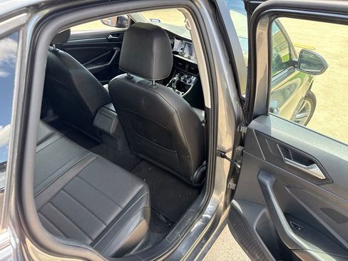 Used 2023 Volkswagen Jetta SE FWD image 13