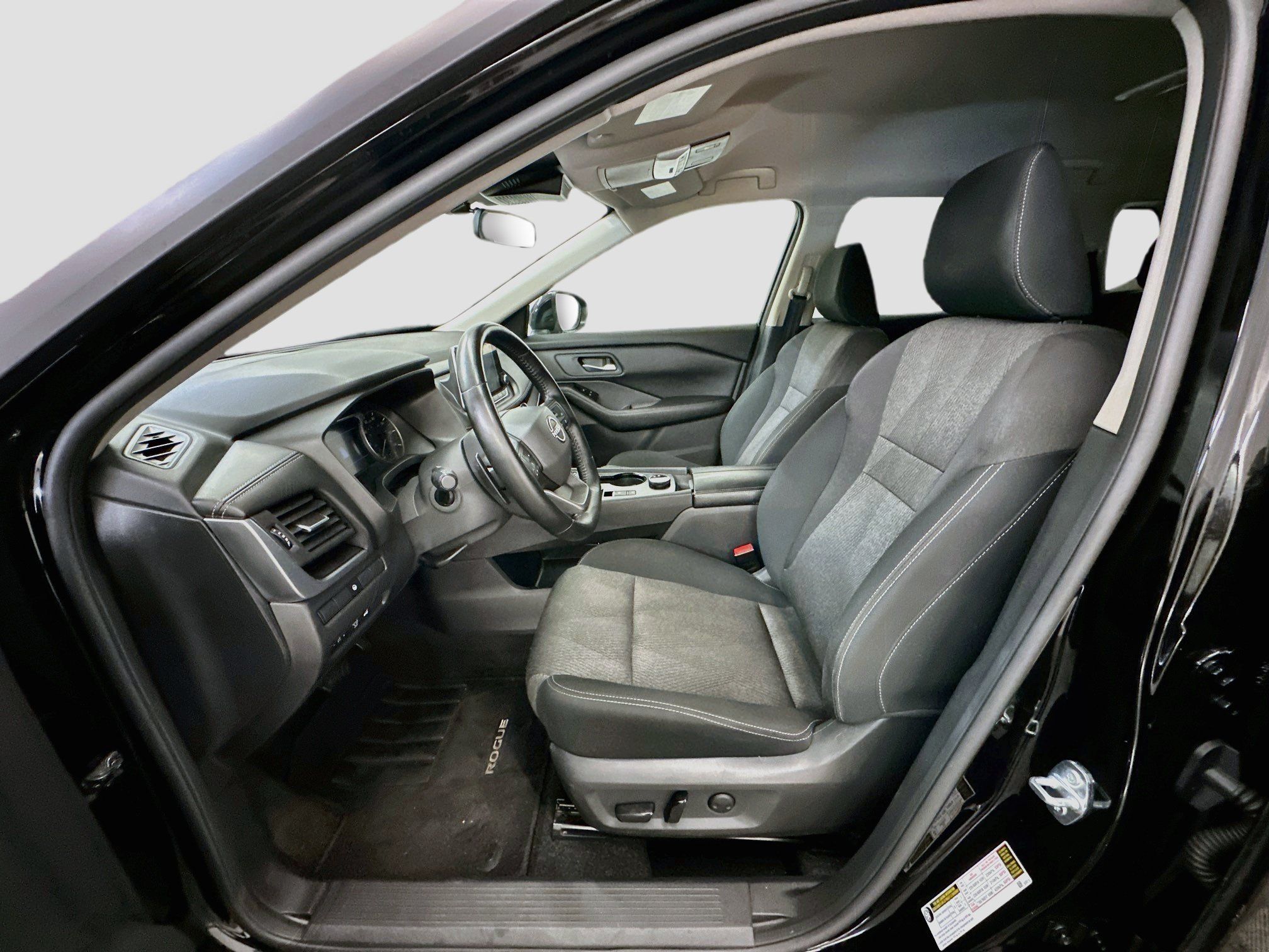 Used 2025 Nissan Rogue SV AWD/4WD image 13