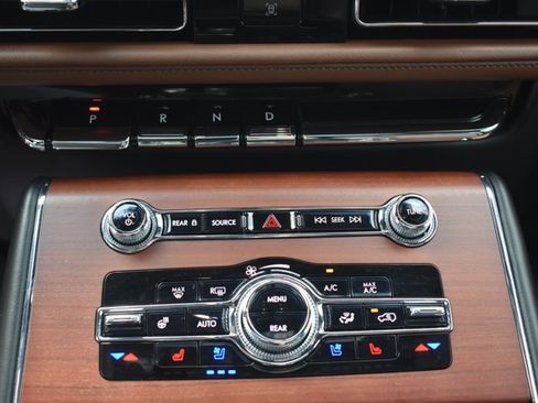 Used 2023 Lincoln Aviator Reserve w/ Equipment Group 201A AWD/4WD image 29