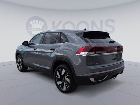 Used 2025 Volkswagen Atlas Cross Sport SE image 4