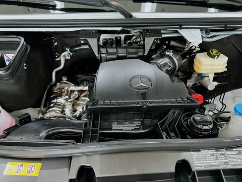 Used 2025 Mercedes-Benz Sprinter 2500 image 27