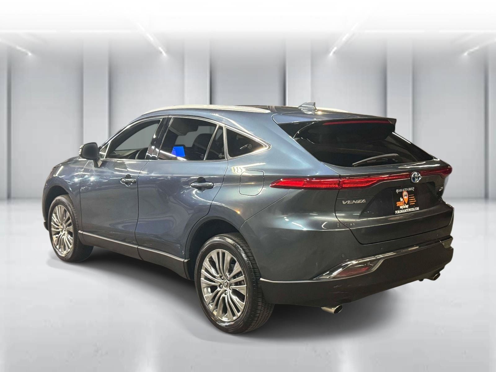 Used 2023 Toyota Venza XLE AWD/4WD image 5