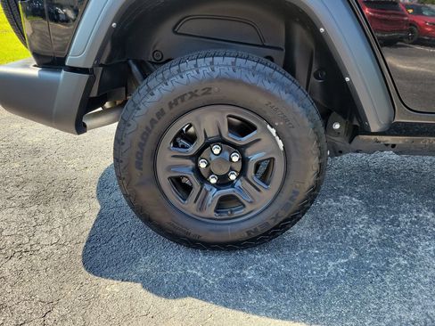 Used 2024 Jeep Wrangler Unlimited Sport AWD/4WD image 5