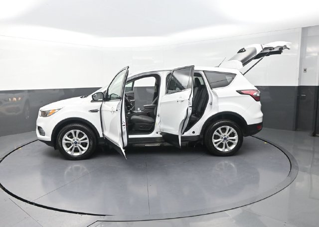 Used 2017 Ford Escape SE AWD/4WD image 29