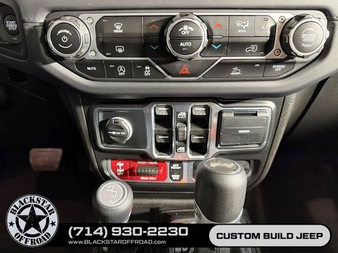 Used 2025 Jeep Wrangler Unlimited Rubicon AWD/4WD image 22