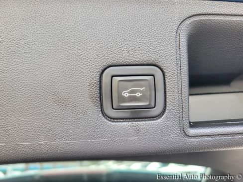 Used 2024 GMC Terrain SLE w/ Driver Convenience Package image 21