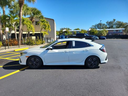 Used 2019 Honda Civic EX image 9