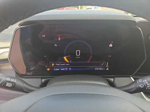 Used 2025 Chevrolet TrailBlazer LT w/ LT Cold Weather Package AWD/4WD image 24