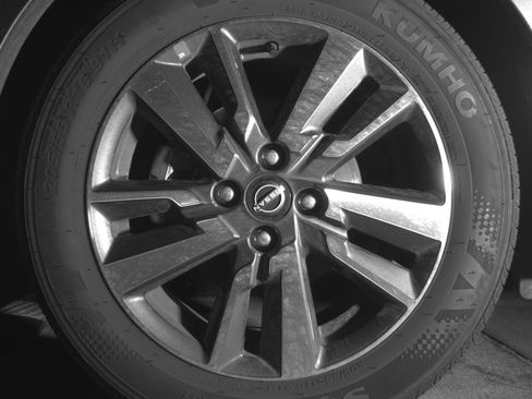 Used 2025 Nissan Versa SV image 12