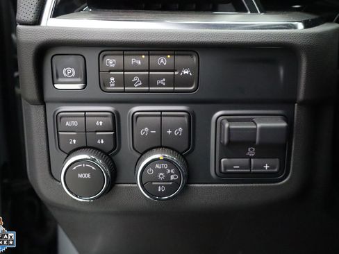 Used 2025 Chevrolet Tahoe Premier AWD/4WD image 15
