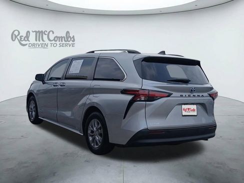 Used 2021 Toyota Sienna LE FWD image 3