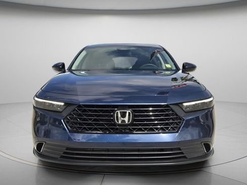 Certified 2025 Honda Accord SE image 5
