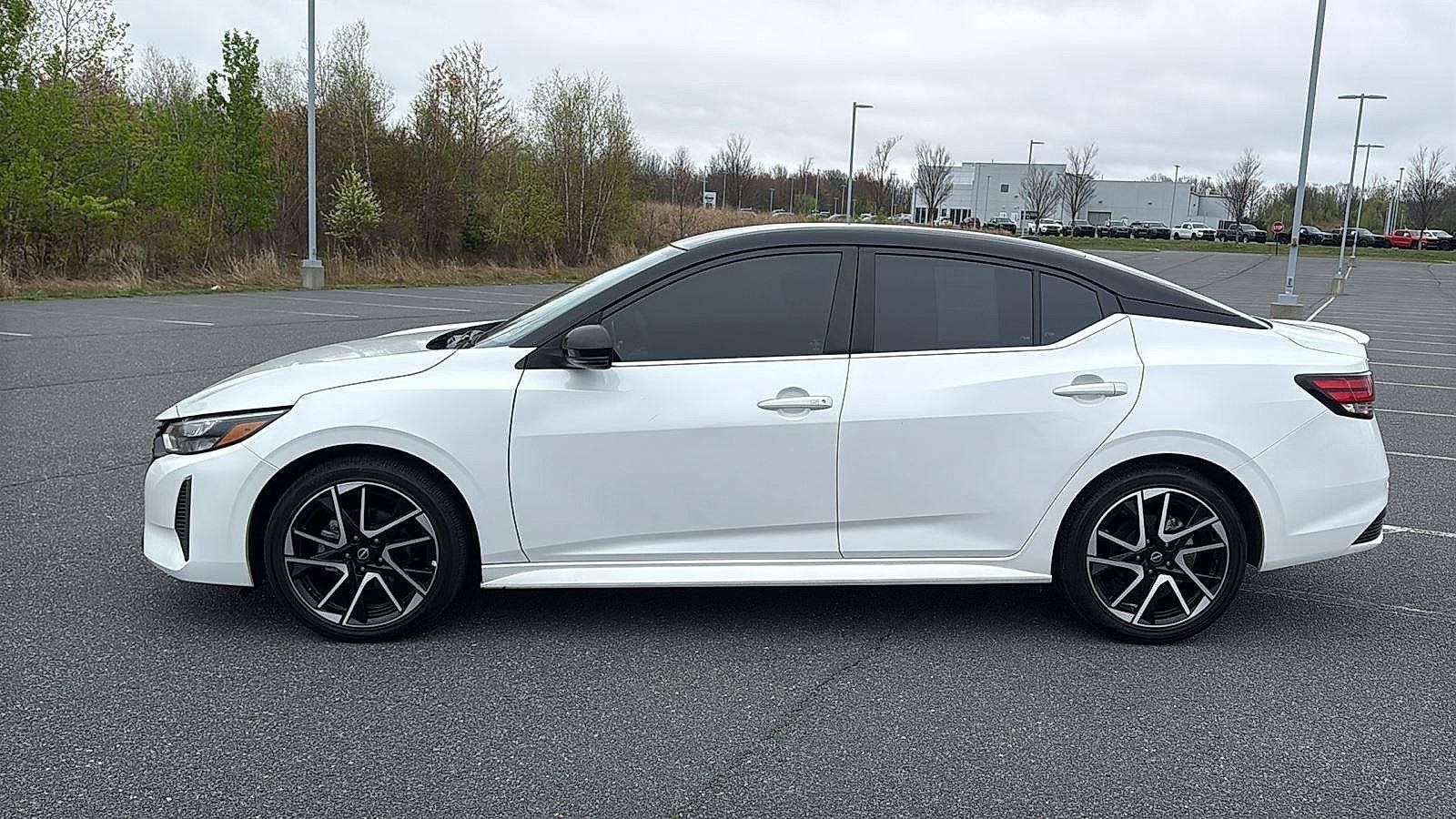 Used 2025 Nissan Sentra SR FWD image 11