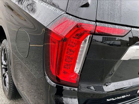 Used 2023 GMC Yukon XL SLT w/ SLT Premium Package image 30