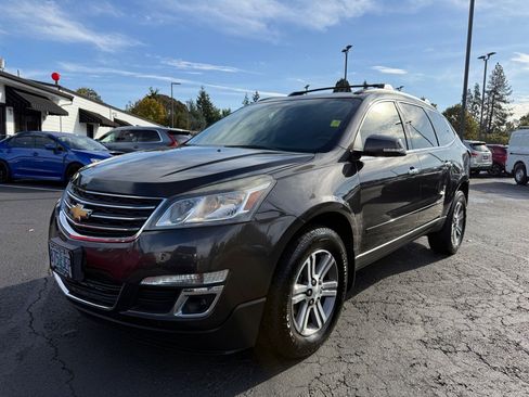 Used 2016 Chevrolet Traverse LT image 2