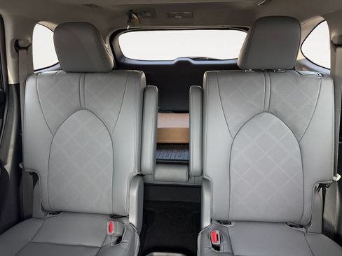 New 2026 Toyota Highlander Platinum AWD/4WD image 13