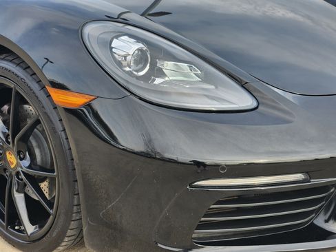 Used 2018 Porsche 718 Boxster image 6