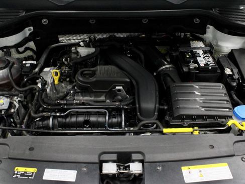 Used 2025 Volkswagen Taos S AWD/4WD image 17