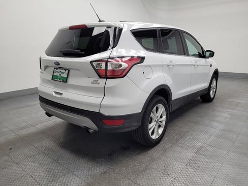 Used 2017 Ford Escape SE image 9