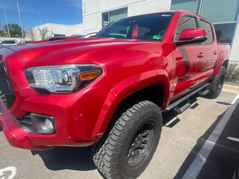 Certified 2019 Toyota Tacoma TRD Sport AWD/4WD image 2