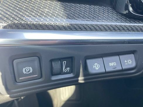 Certified 2025 Cadillac XT5 Sportv w/ Technology Package AWD/4WD image 18