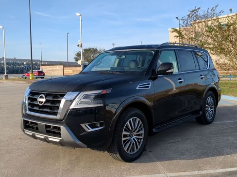 Used 2023 Nissan Armada SL w/ Captain's Chairs Package image 9