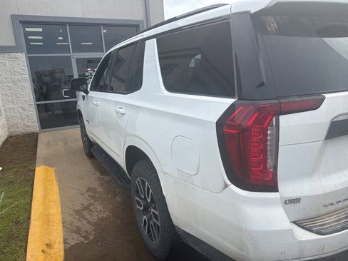 Used 2024 GMC Yukon AT4 w/ Technology Package AWD/4WD image 5