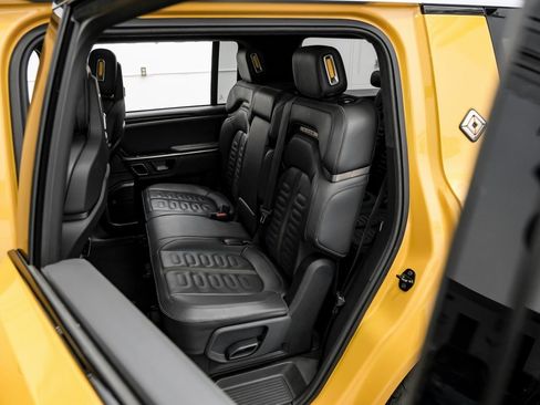 Used 2023 Rivian R1S Adventure image 38