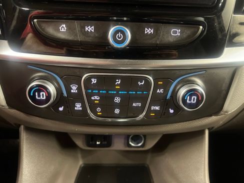 Used 2018 Chevrolet Traverse LT FWD image 18