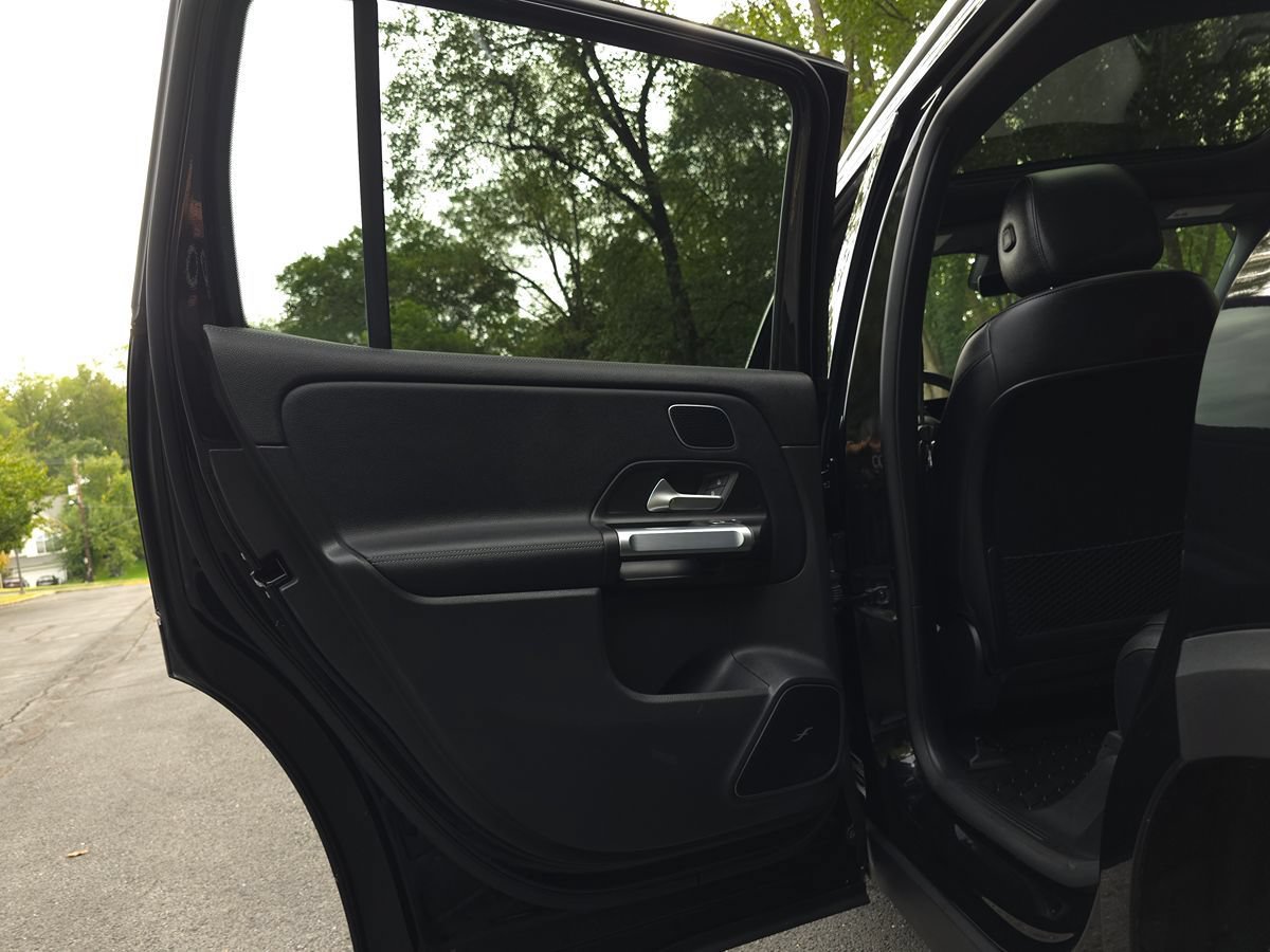 Used 2023 Mercedes-Benz EQB 300 4MATIC w/ Pinnacle Package image 25
