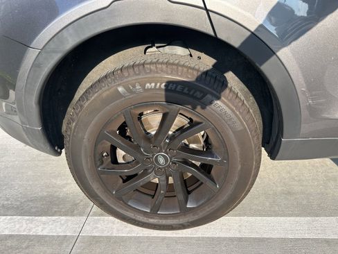 Used 2019 Land Rover Discovery Sport SE image 7