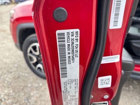 Used 2025 Jeep Compass Trailhawk image 28