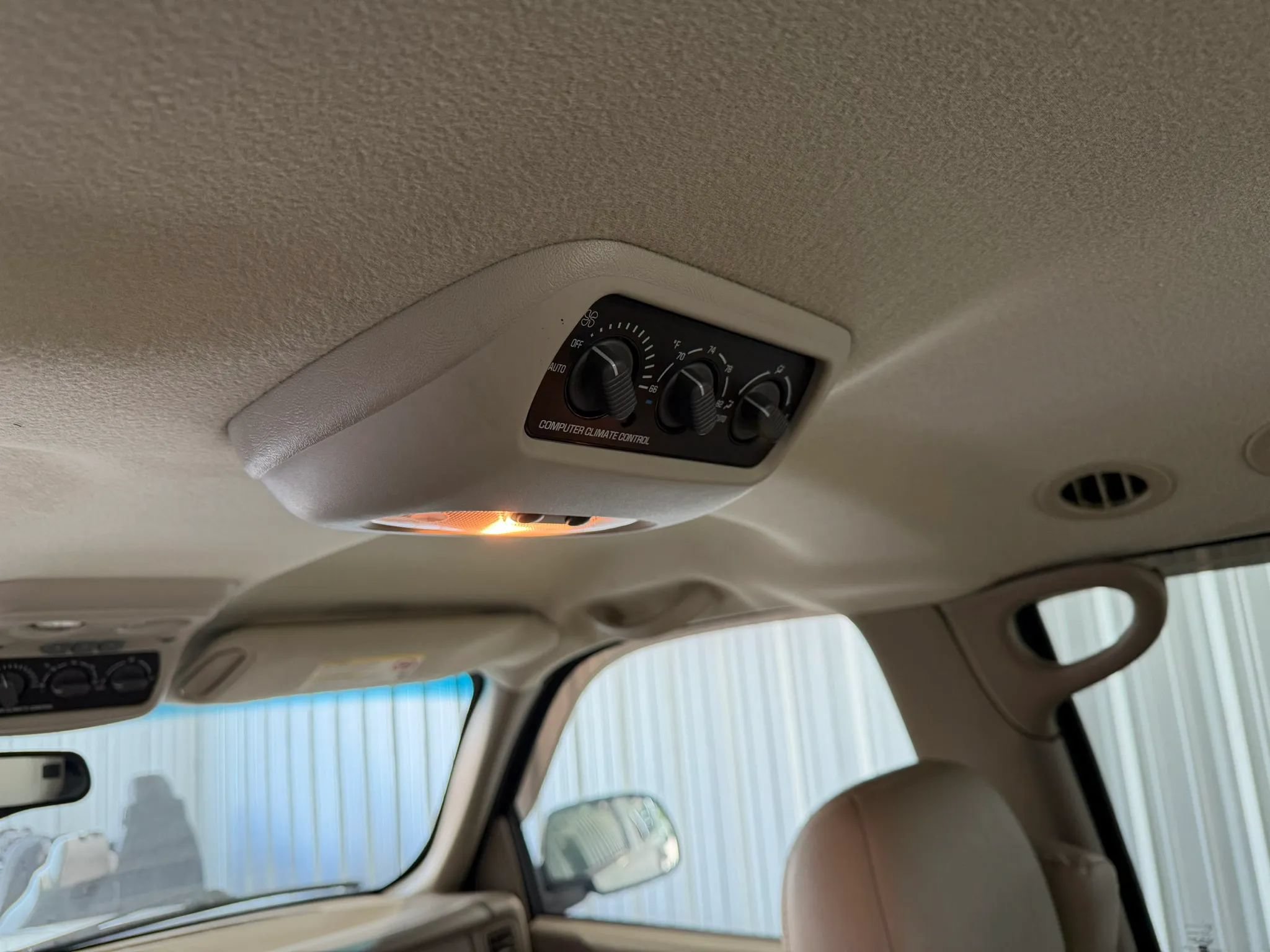 Used 2002 Chevrolet Tahoe LT RWD image 15