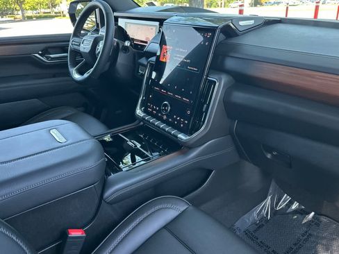 Used 2026 GMC Yukon XL Denali w/ Sun & Power Step Package AWD/4WD image 16