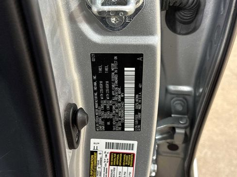 Used 2021 Toyota Highlander LE image 14