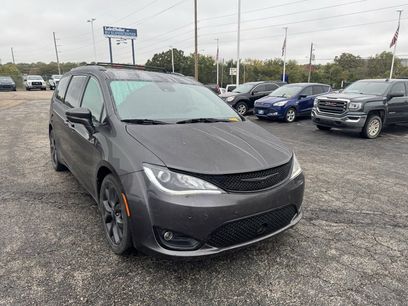Used 2019 Chrysler Pacifica Limited w/ Advanced Safetytec Group