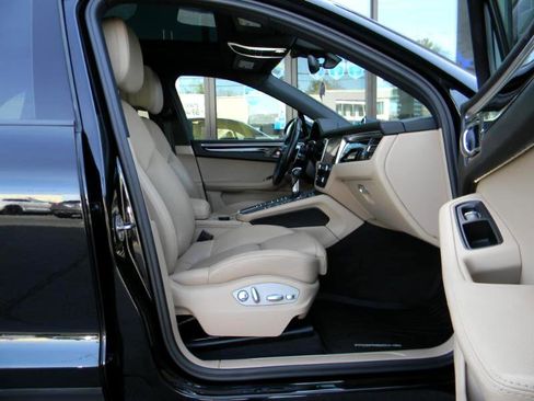 Used 2021 Porsche Macan image 16