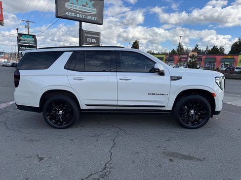 Used 2021 GMC Yukon Denali w/ Denali Premium Package image 10