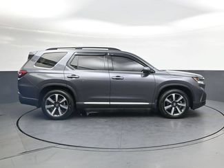 Used 2025 Honda Pilot Touring video 3