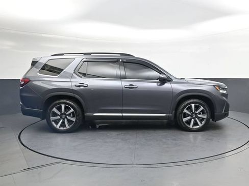 Used 2025 Honda Pilot Touring image 3