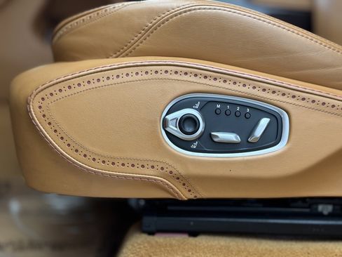 Used 2021 Aston Martin DBX image 8