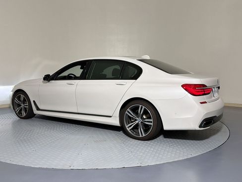 Used 2019 BMW 750i w/ Executive Package RWD image 3