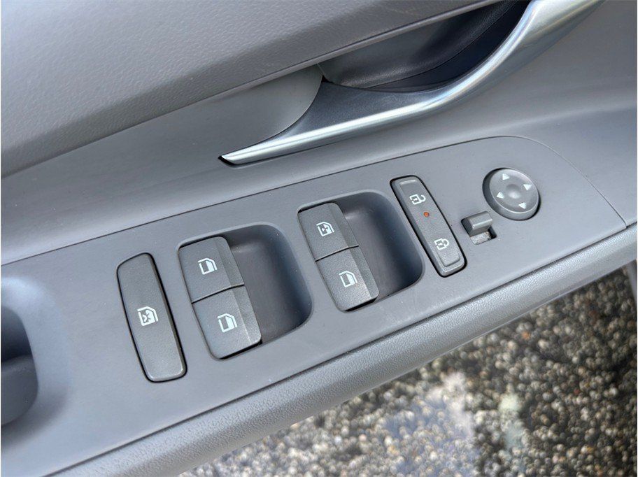 Used 2025 Hyundai Elantra SEL FWD image 19