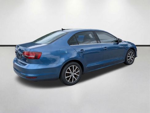 Used 2017 Volkswagen Jetta SE FWD image 4