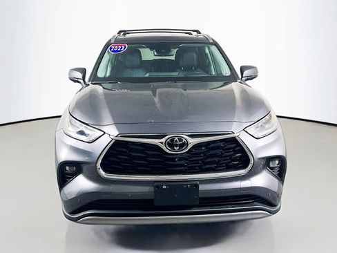 Used 2023 Toyota Highlander Platinum image 3